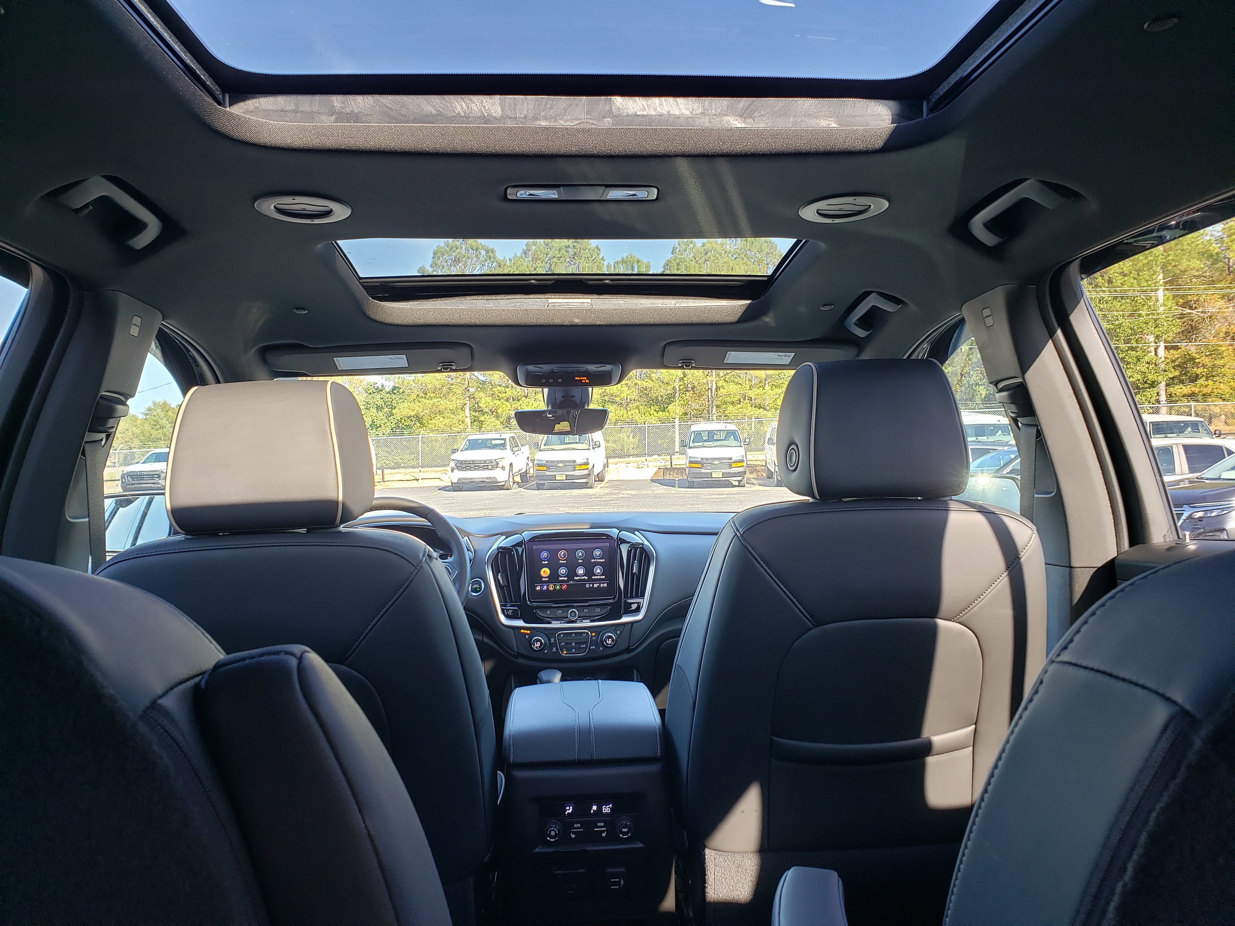 Used 2023 Chevrolet Traverse Premier image 34