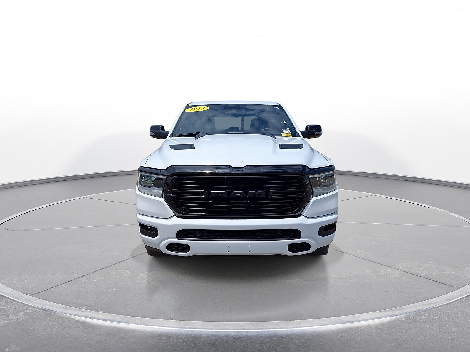 Used 2024 RAM 1500 Laramie AWD/4WD image 3