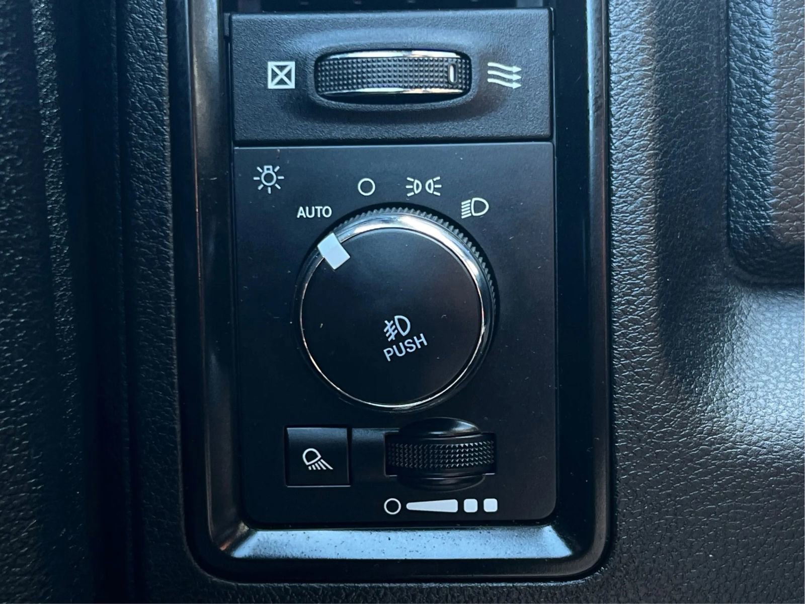 Used 2018 RAM 1500 Rebel w/ Luxury Group AWD/4WD image 17