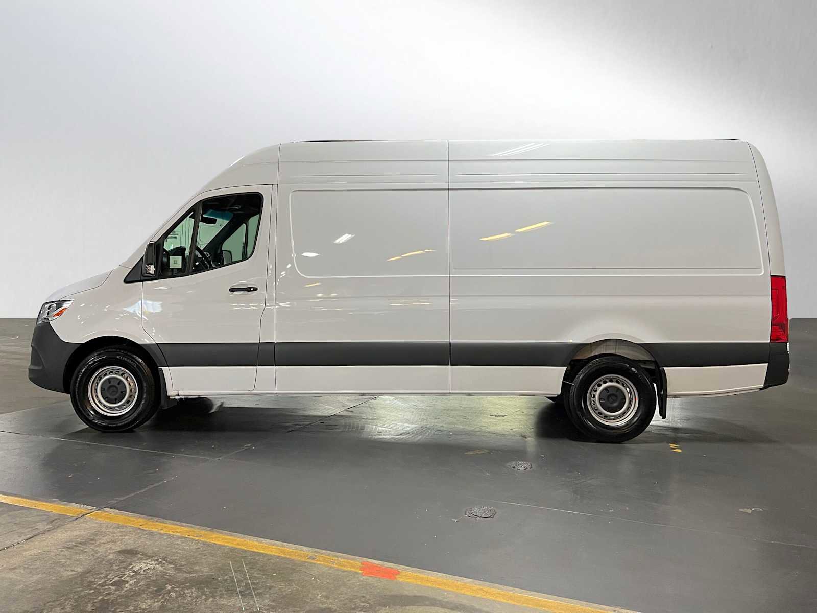 Used 2025 Mercedes-Benz Sprinter 2500 image 6