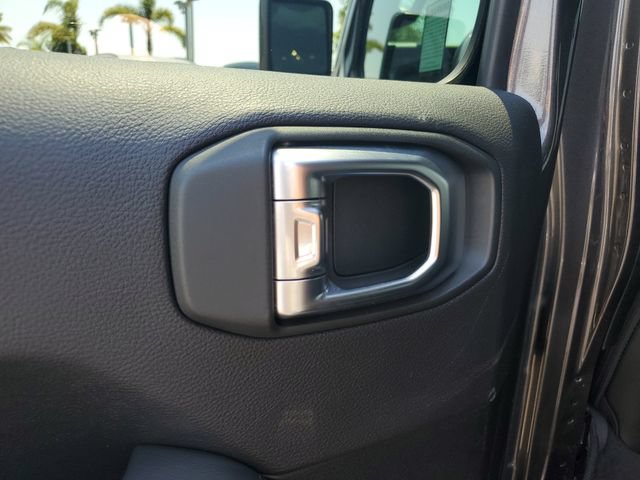 Used 2020 Jeep Wrangler Unlimited Sahara AWD/4WD image 16