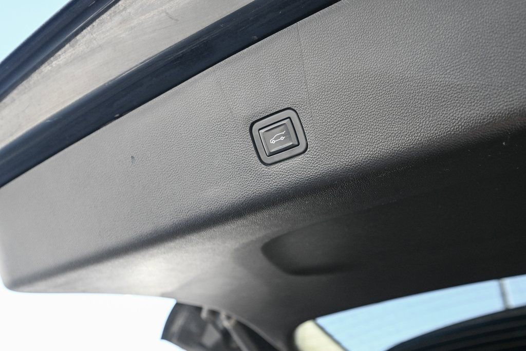 Used 2019 Chevrolet Traverse LT image 17