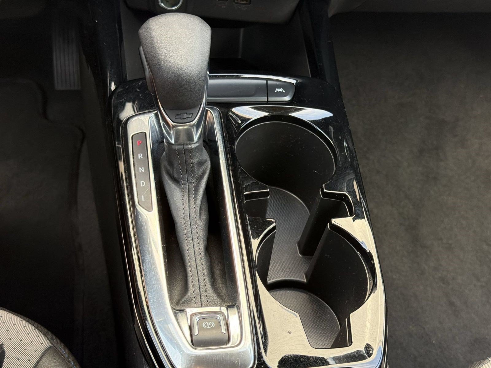 Used 2025 Chevrolet Trax LT FWD image 17