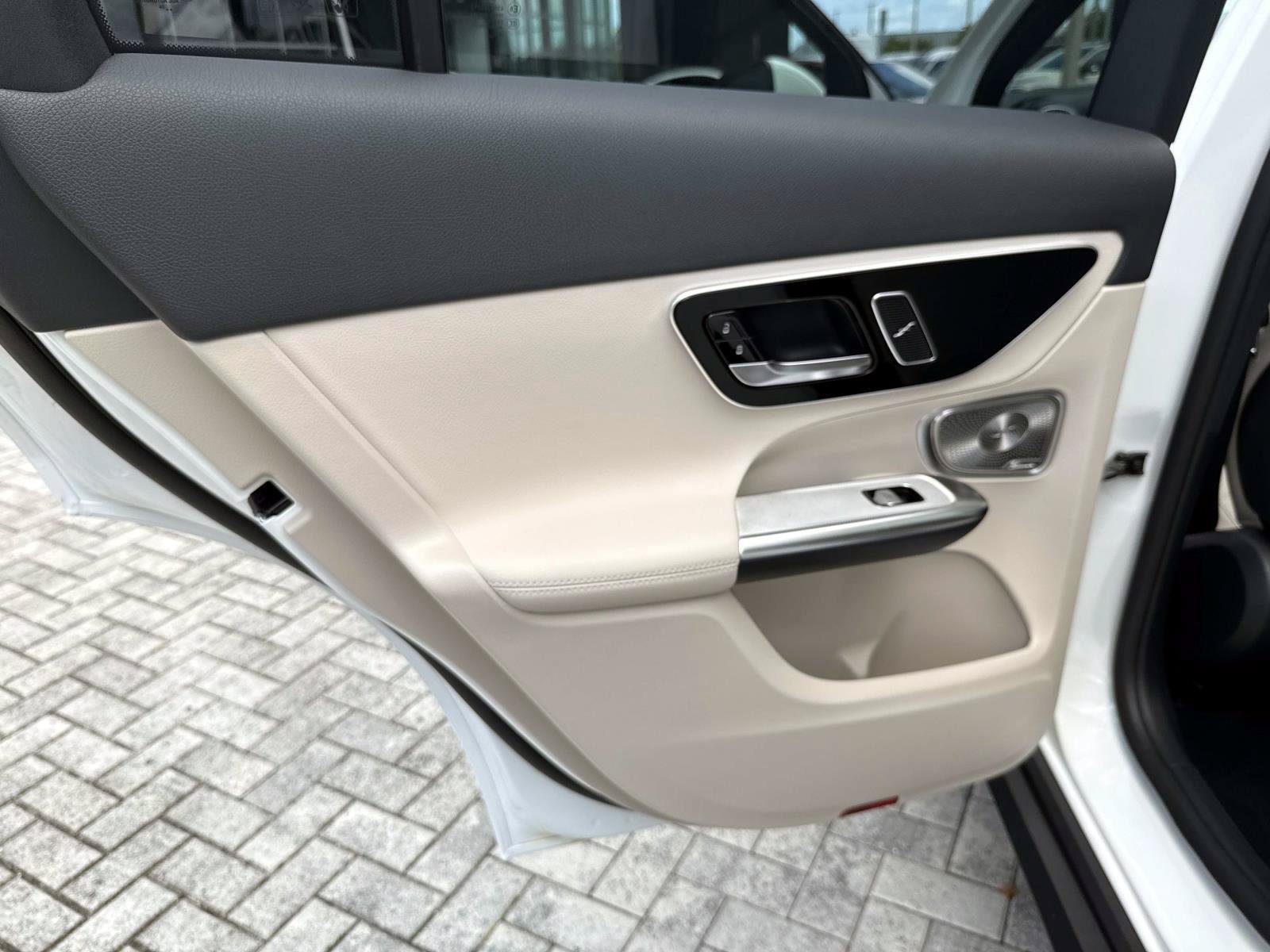 New 2027 Mercedes-Benz GLC 300 image 12