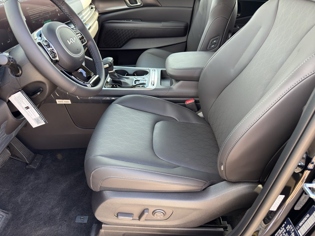 New 2026 Kia Carnival SX w/ SX Dark Edition Package FWD image 11