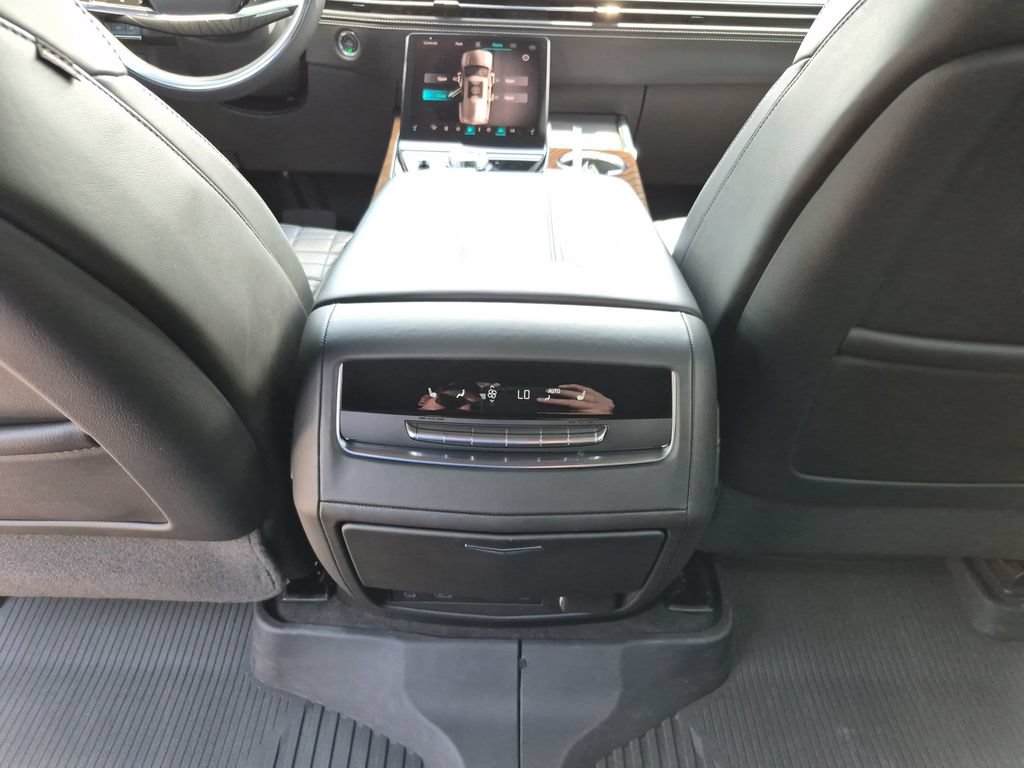 Used 2025 Cadillac Escalade ESV Sport Platinum w/ LPO, ONYX Package AWD/4WD image 36