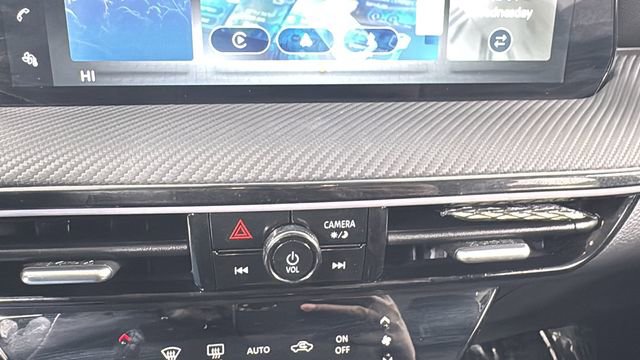 Certified 2025 Nissan Kicks SR image 26