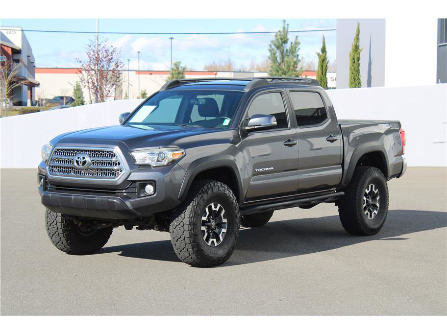 Used 2017 Toyota Tacoma TRD Off-Road w/ Tow Package image 1