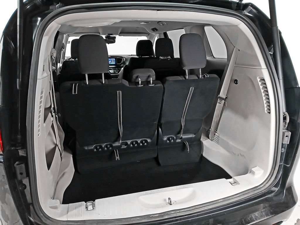 Used 2024 Chrysler Voyager LX FWD image 8