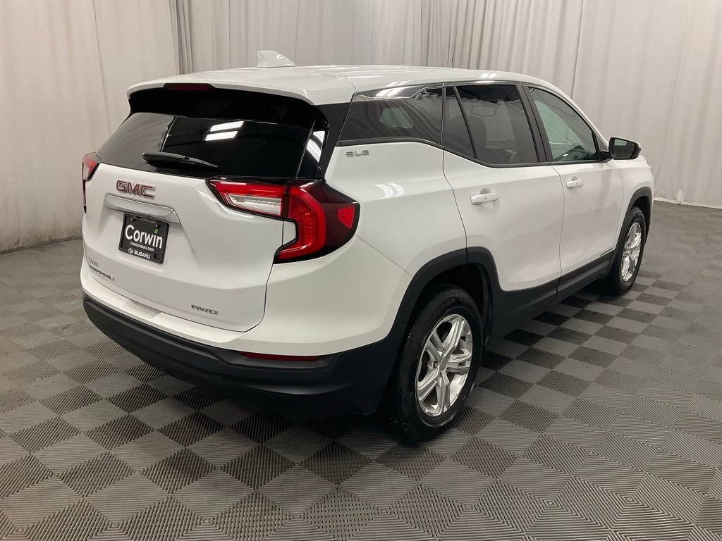 Used 2024 GMC Terrain SLE image 3