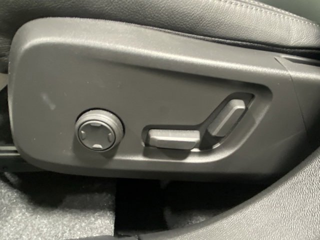 Certified 2025 Volvo XC40 B5 Ultra w/ Protection Package Premier image 11