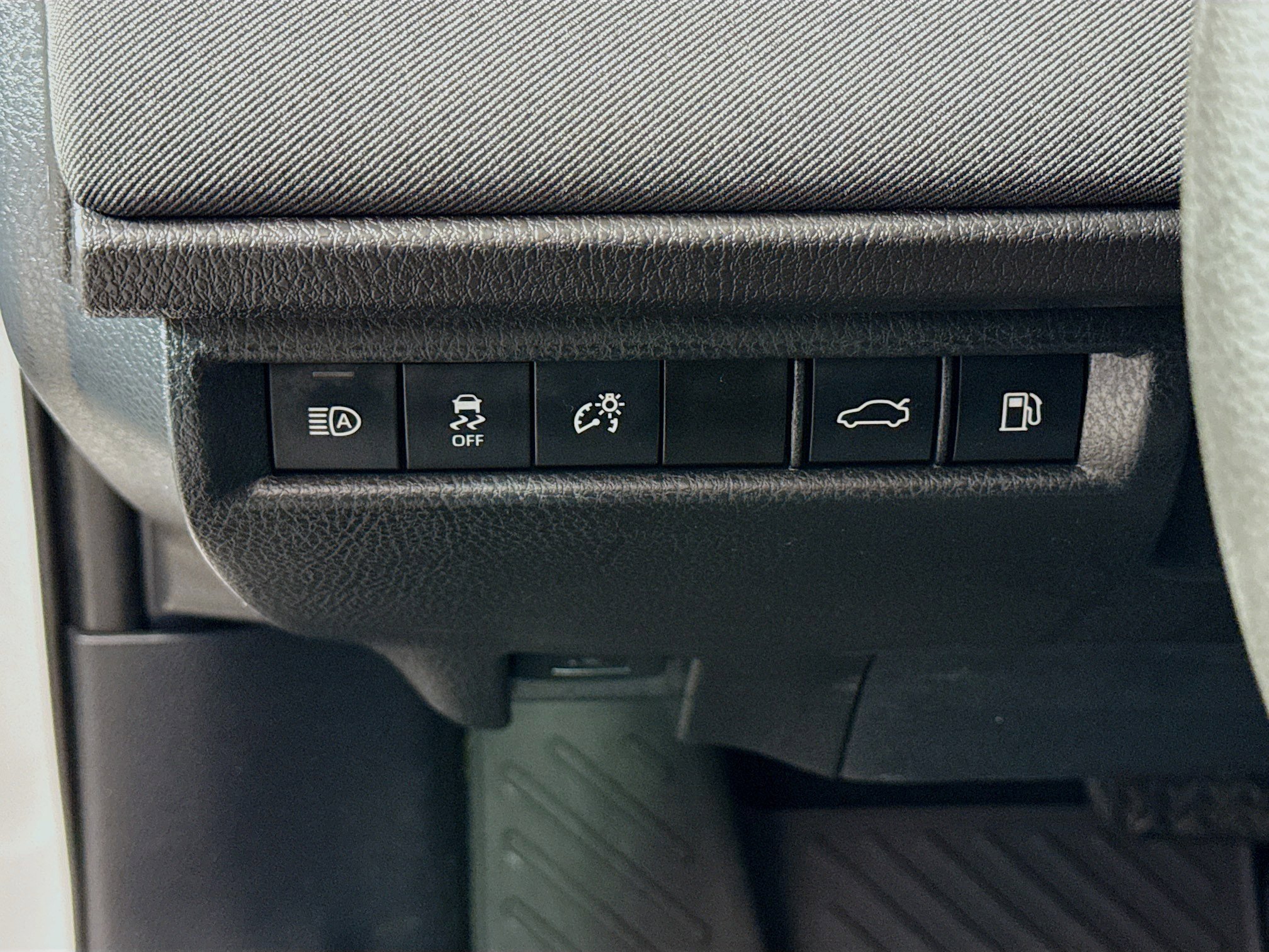 Used 2026 Toyota Camry LE AWD/4WD image 10