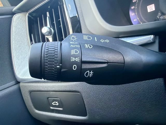 Used 2025 Volvo XC60 B5 Plus AWD/4WD image 25