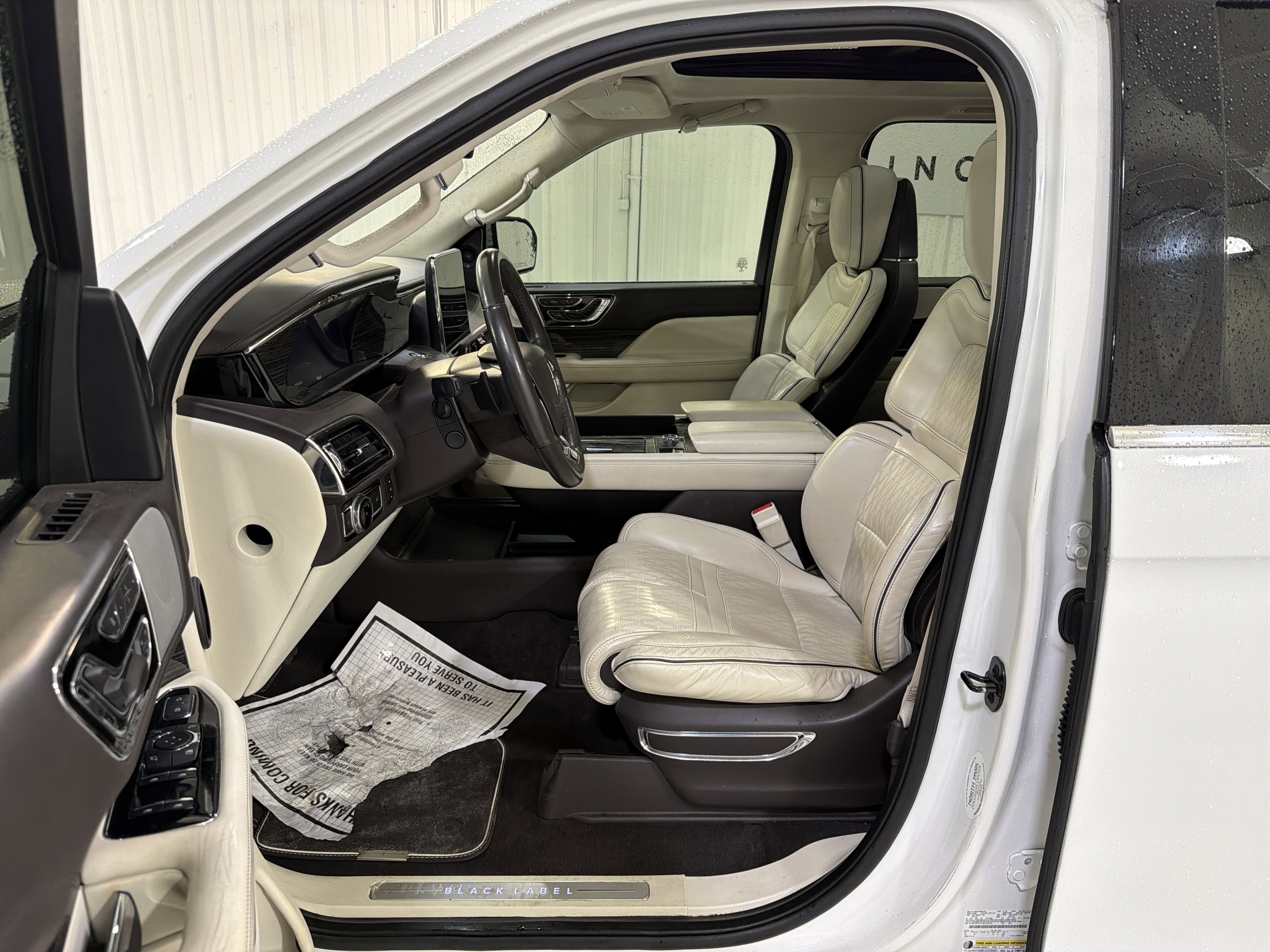 Used 2020 Lincoln Navigator Black Label w/ Cargo Convenience Package image 11