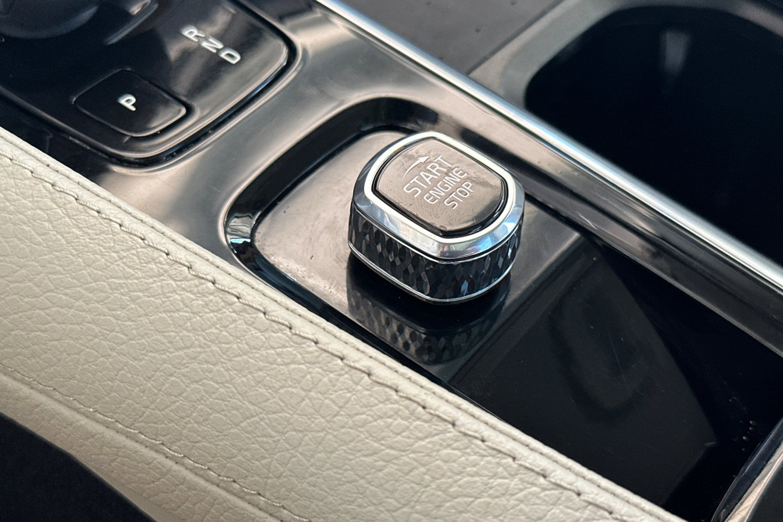 Certified 2022 Volvo XC90 T8 Inscription Expression w/ Advanced Package image 28