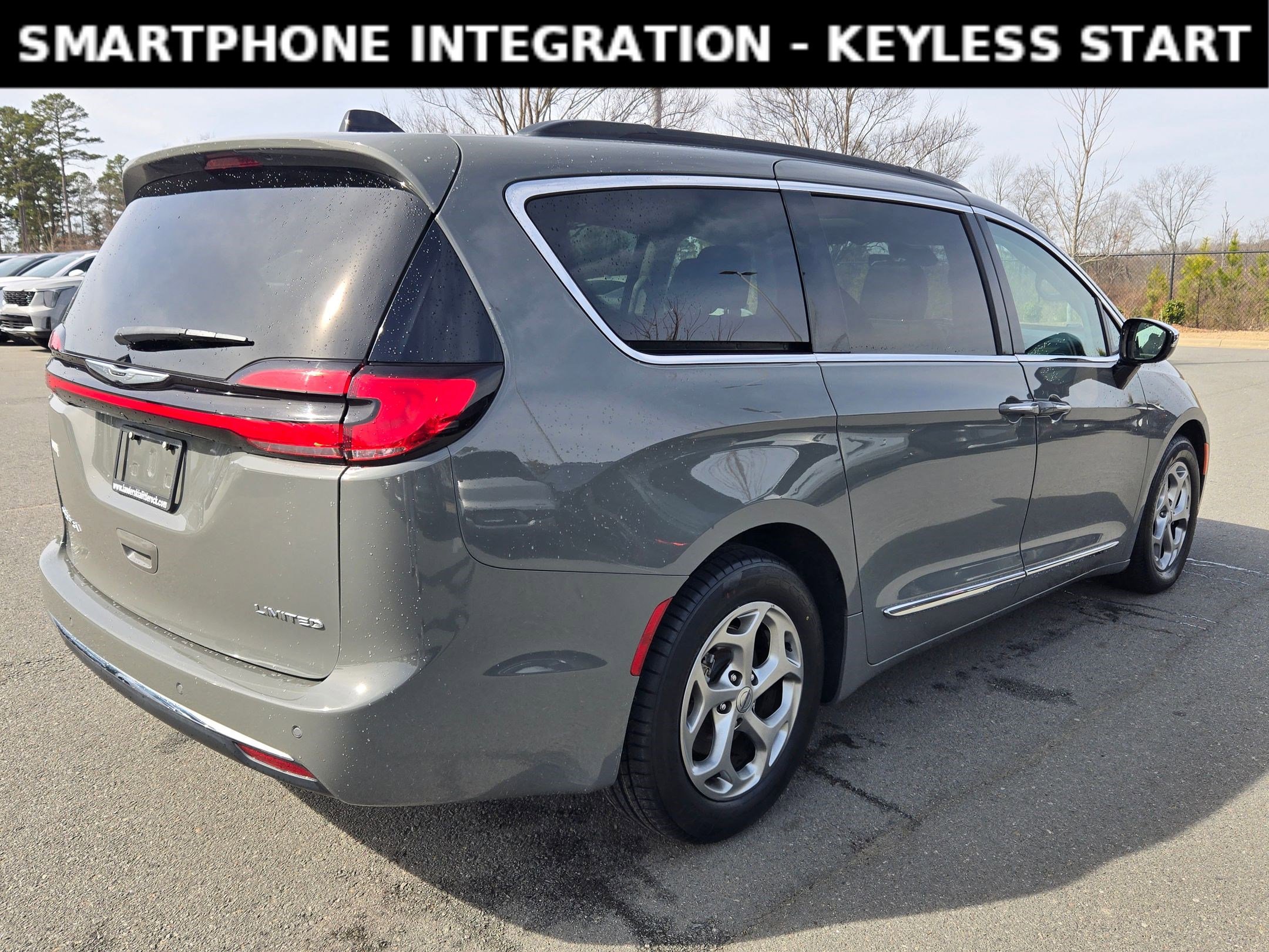 Used 2023 Chrysler Pacifica Limited image 7