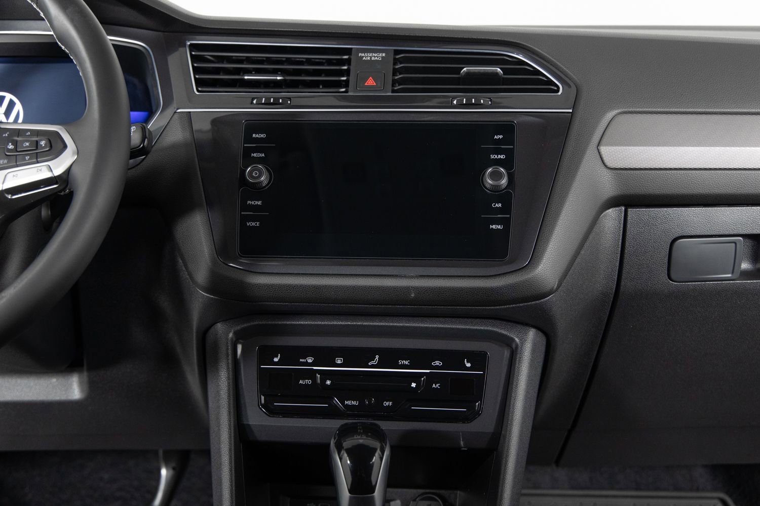 Used 2022 Volkswagen Tiguan SE image 34