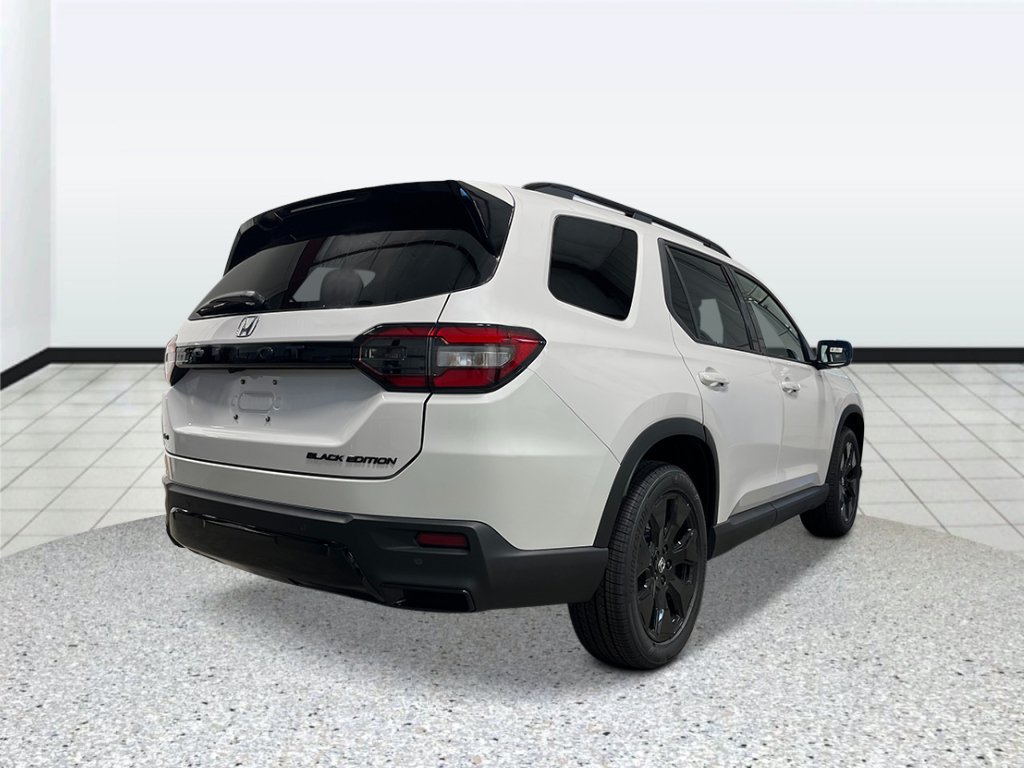 New 2026 Honda Pilot Black Edition image 3