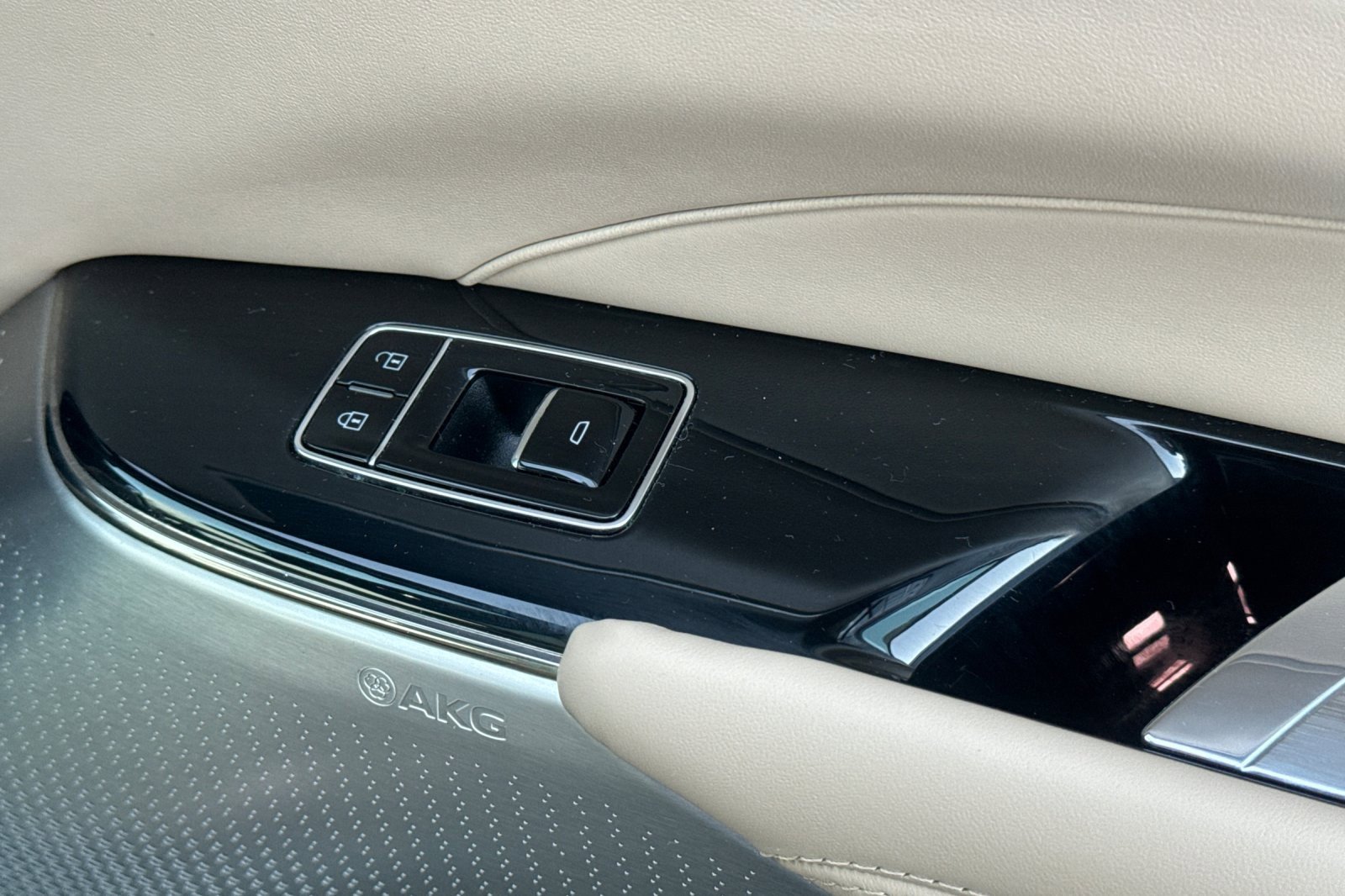 Certified 2025 Cadillac Lyriq Luxury w/ Nappa Leather Package image 21