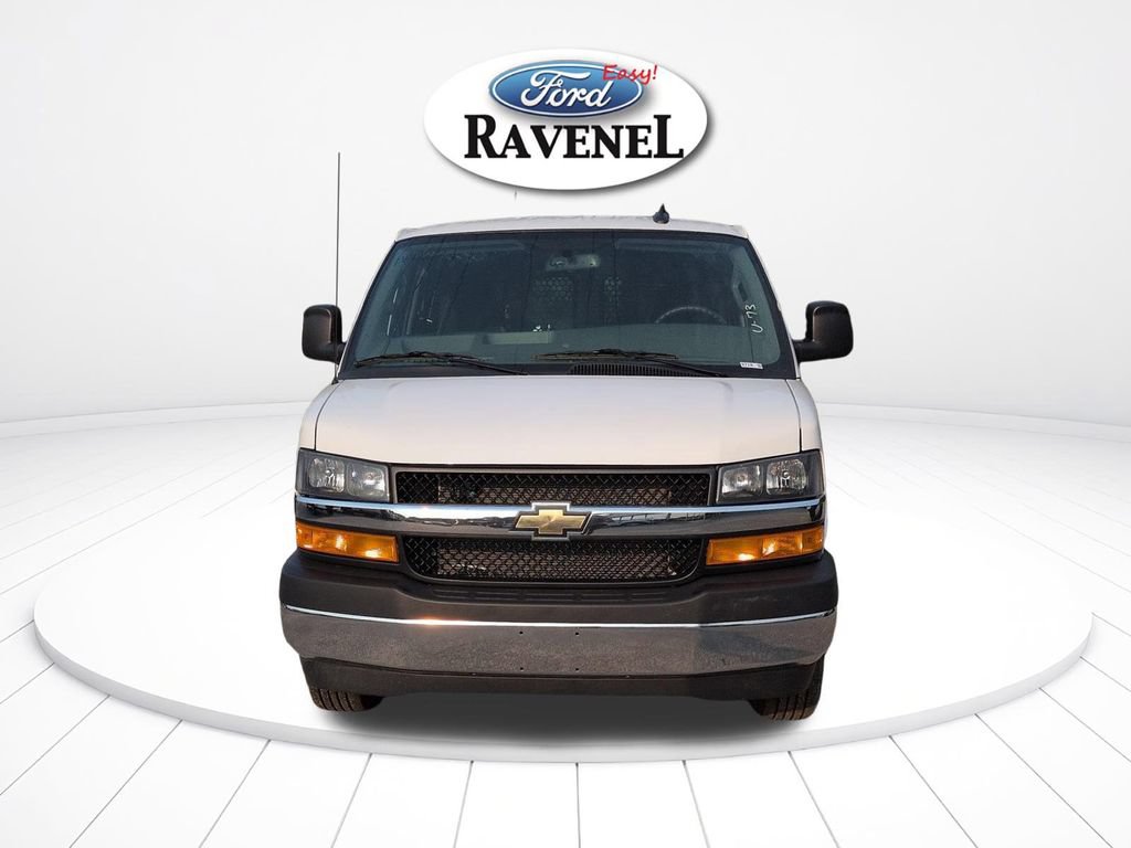 Used 2025 Chevrolet Express 2500 w/ Driver Convenience Package RWD image 9