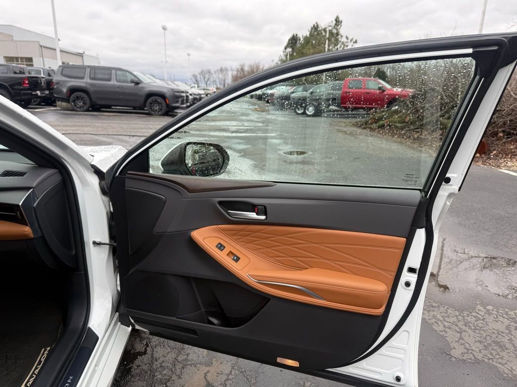 Used 2019 Toyota Avalon Limited w/ Advanced Safety Package image 44