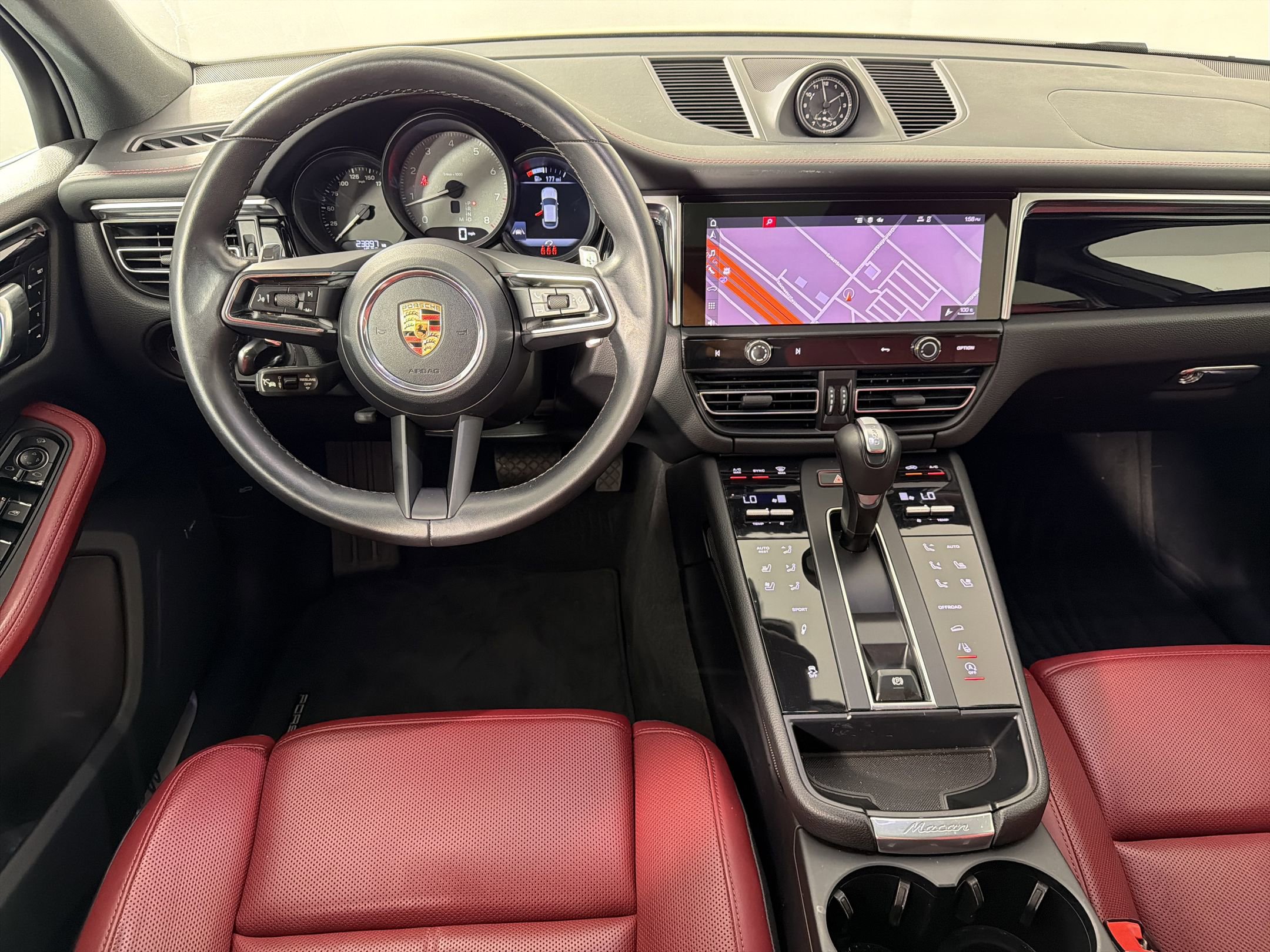 Certified 2023 Porsche Macan S image 30