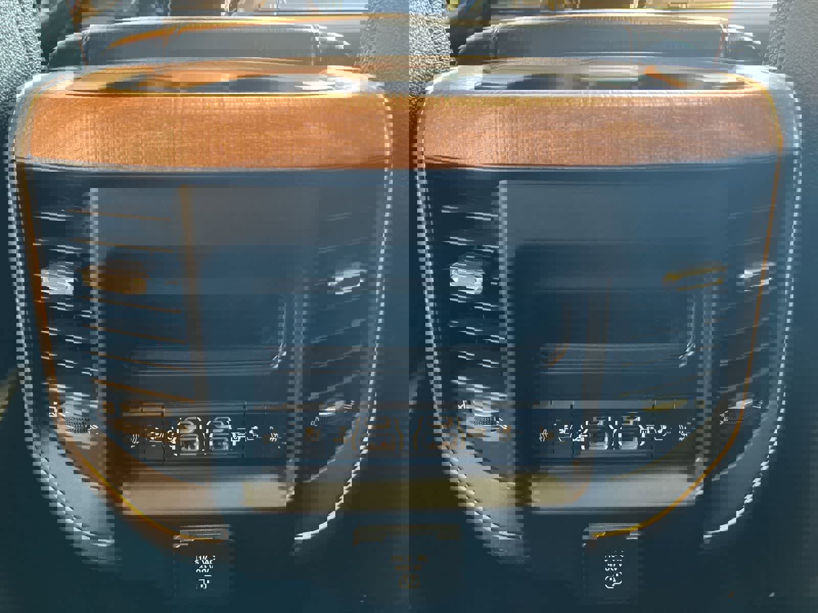 Used 2019 RAM 1500 Laramie Longhorn image 29