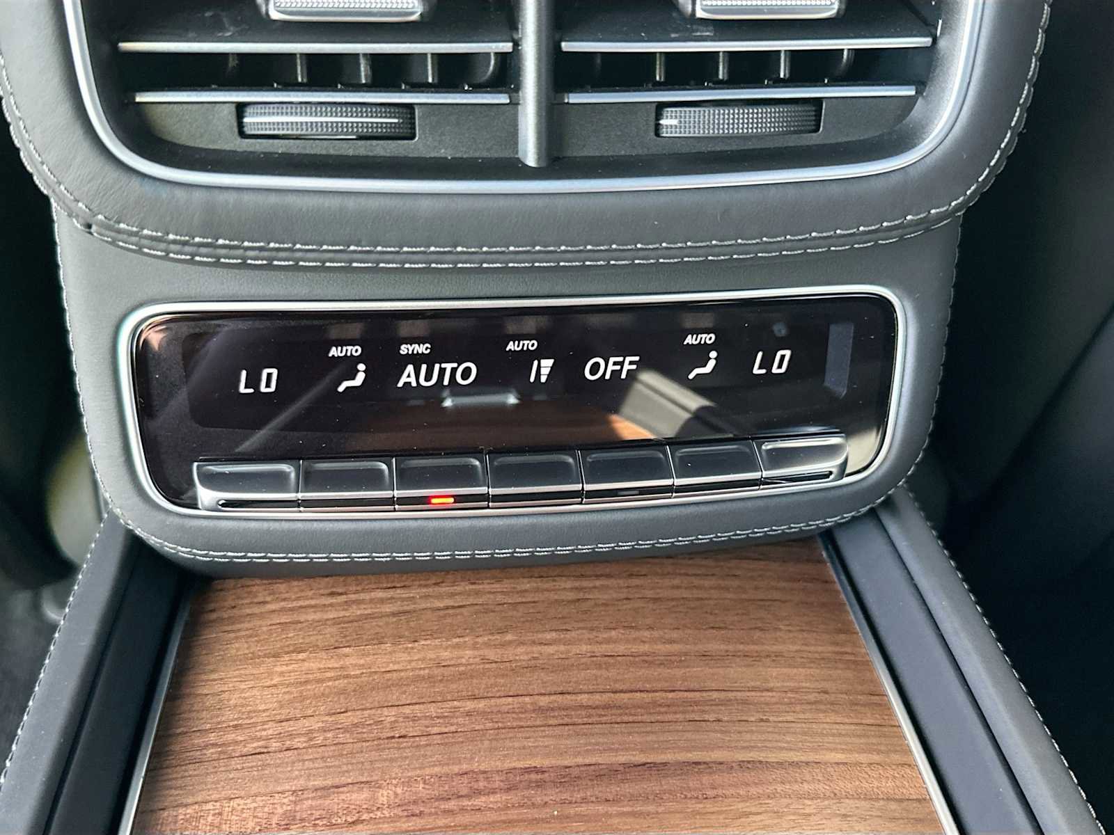 Used 2024 Mercedes-Benz Maybach GLS 600 4MATIC image 28