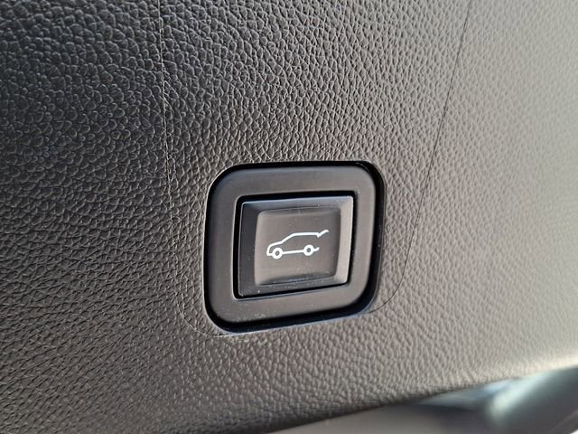 Used 2023 Chevrolet Traverse Premier w/ Redline Edition image 26