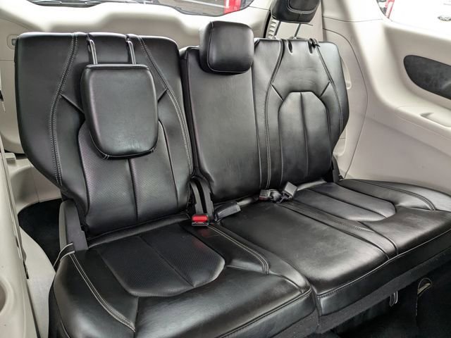 Used 2023 Chrysler Pacifica Touring-L FWD image 18