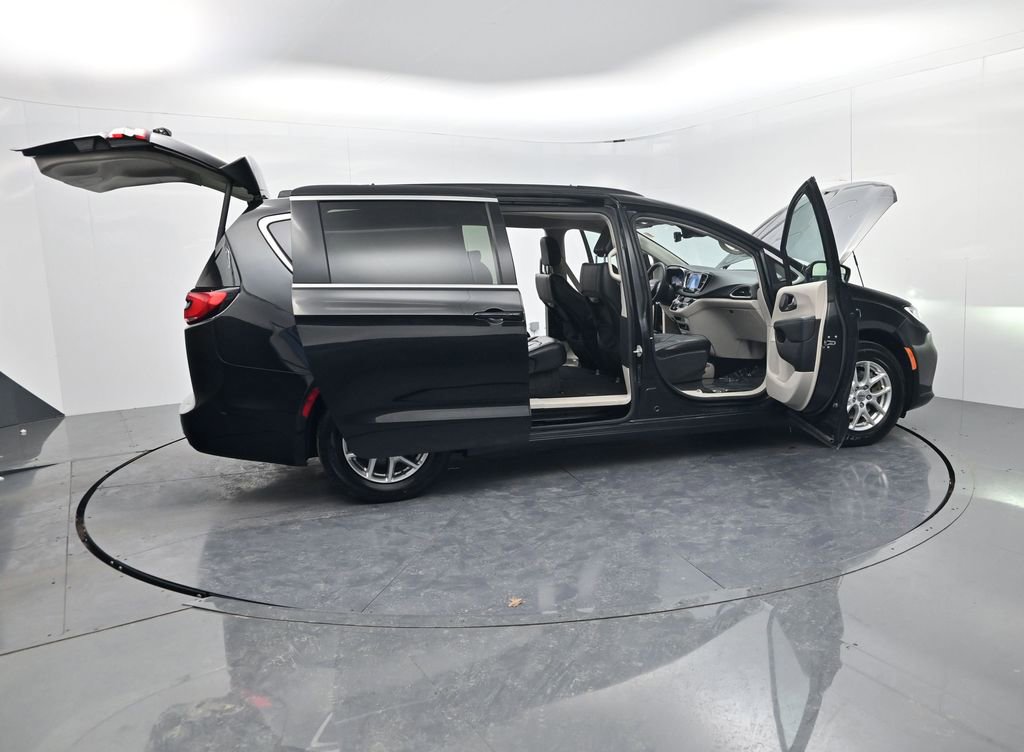 Used 2022 Chrysler Pacifica Touring-L image 51