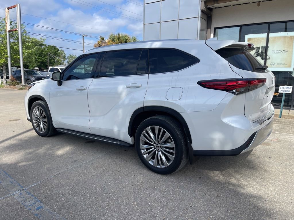 Used 2023 Toyota Highlander Platinum image 7