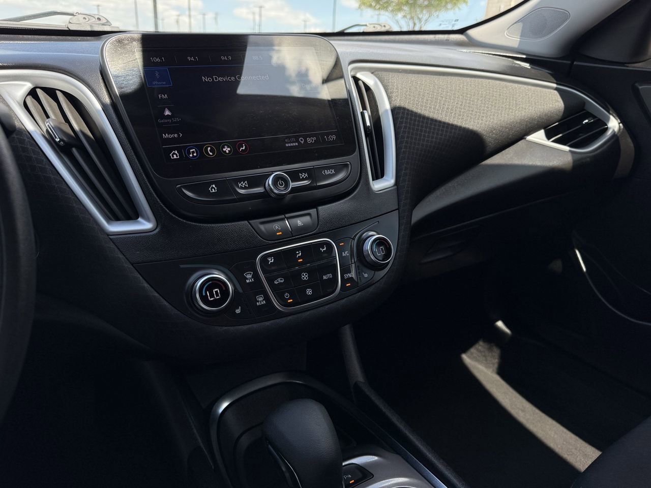 Used 2024 Chevrolet Malibu LT FWD image 15