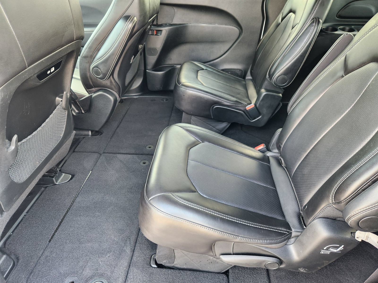 Used 2026 Chrysler Pacifica Select FWD image 38