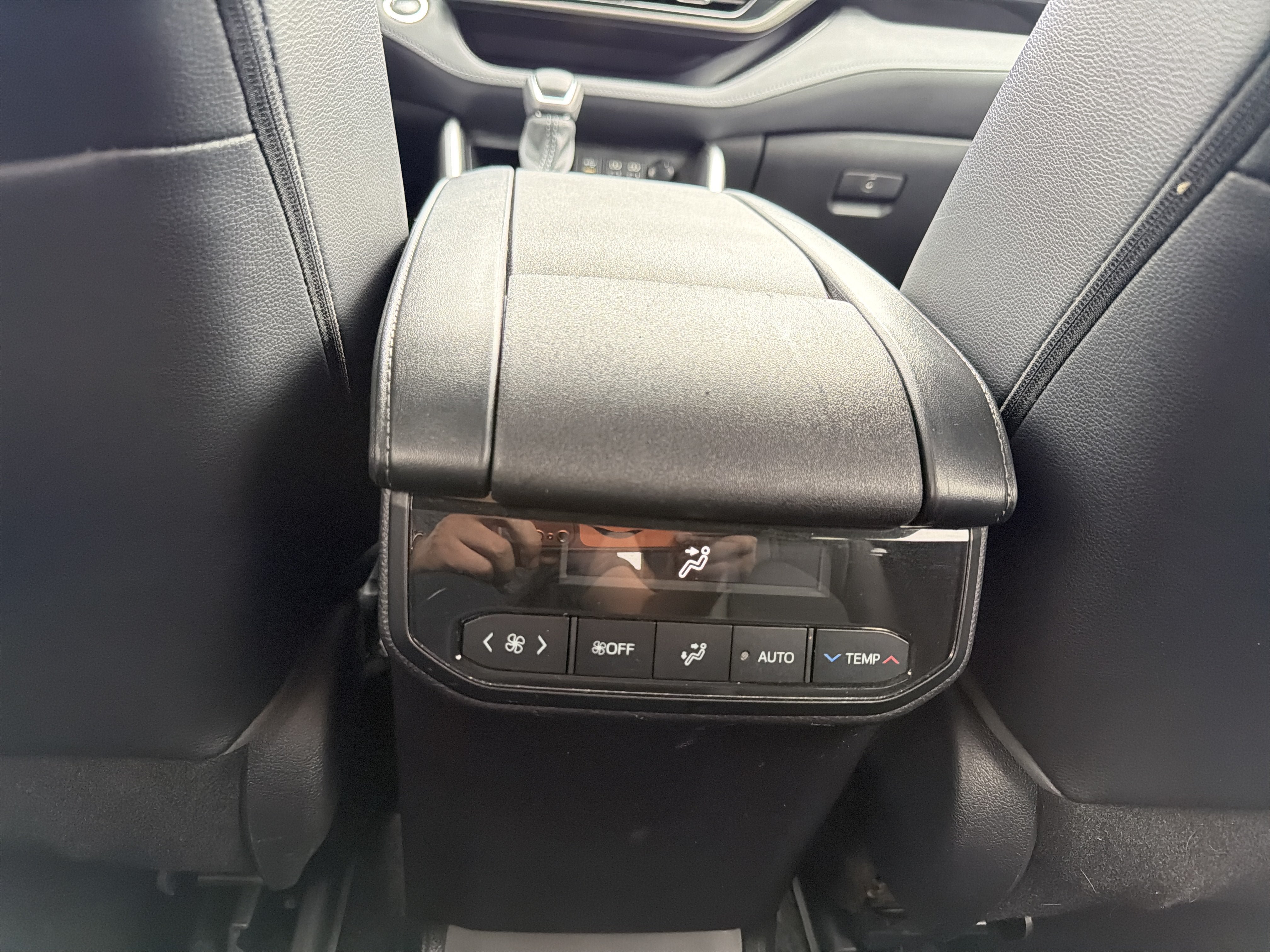 Used 2023 Toyota Highlander XLE AWD/4WD image 21