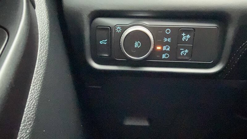 Used 2020 Ford Explorer Platinum w/ Premium Technology Package AWD/4WD image 18