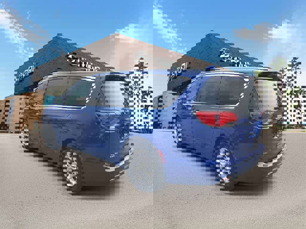 Used 2020 Chrysler Pacifica Touring w/ Tire & Wheel Group image 2