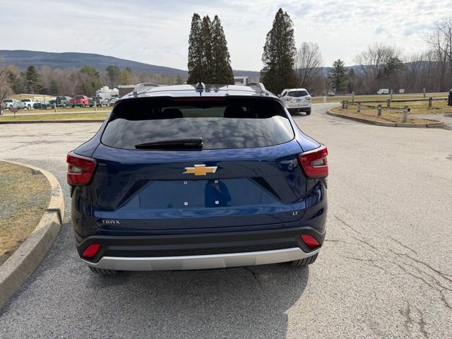 Used 2024 Chevrolet Trax LT w/ Driver Confidence Package image 4