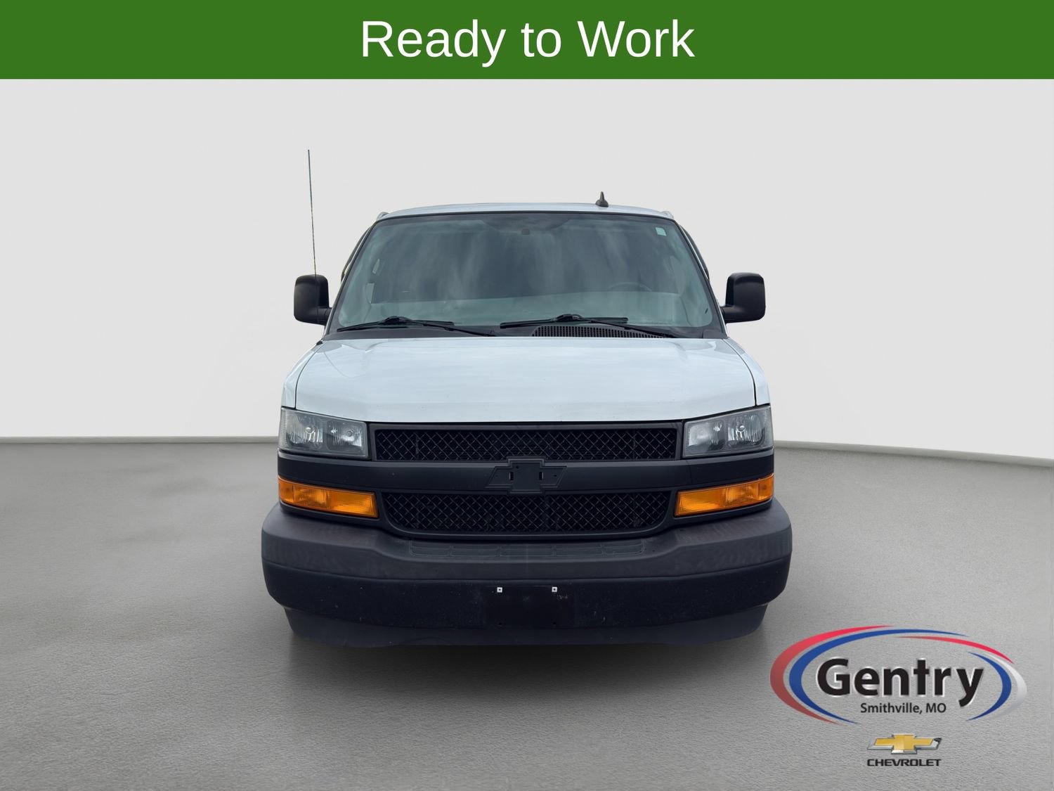 Used 2018 Chevrolet Express 2500 w/ Driver Convenience Package RWD image 2