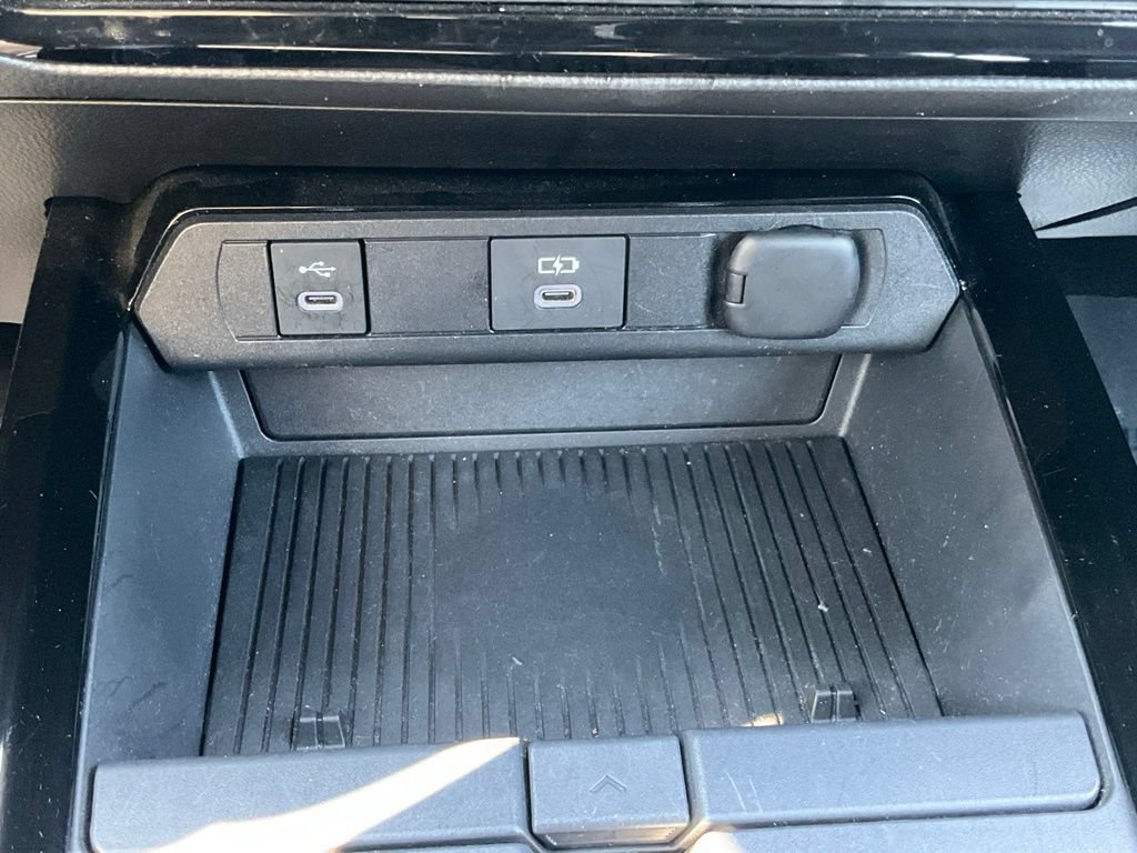 Used 2025 Toyota Prius LE FWD image 19