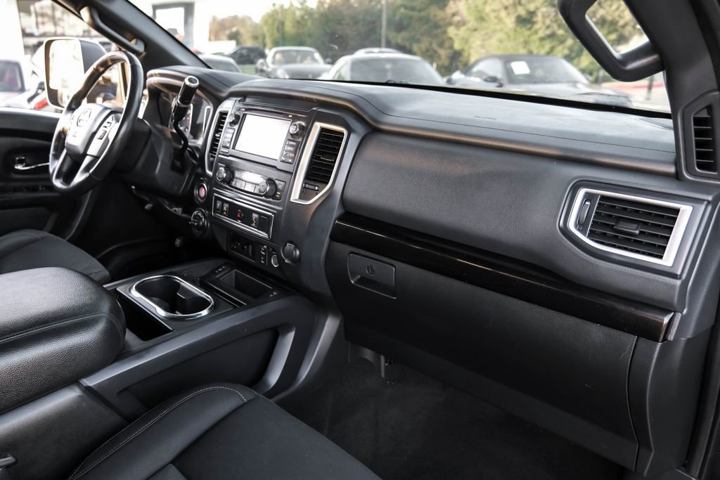 Used 2018 Nissan Titan SV w/ SV Convenience Package image 8