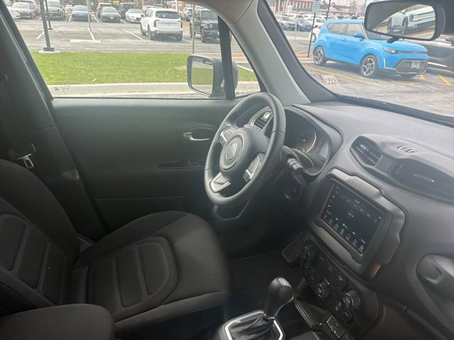 Used 2018 Jeep Renegade Latitude image 12