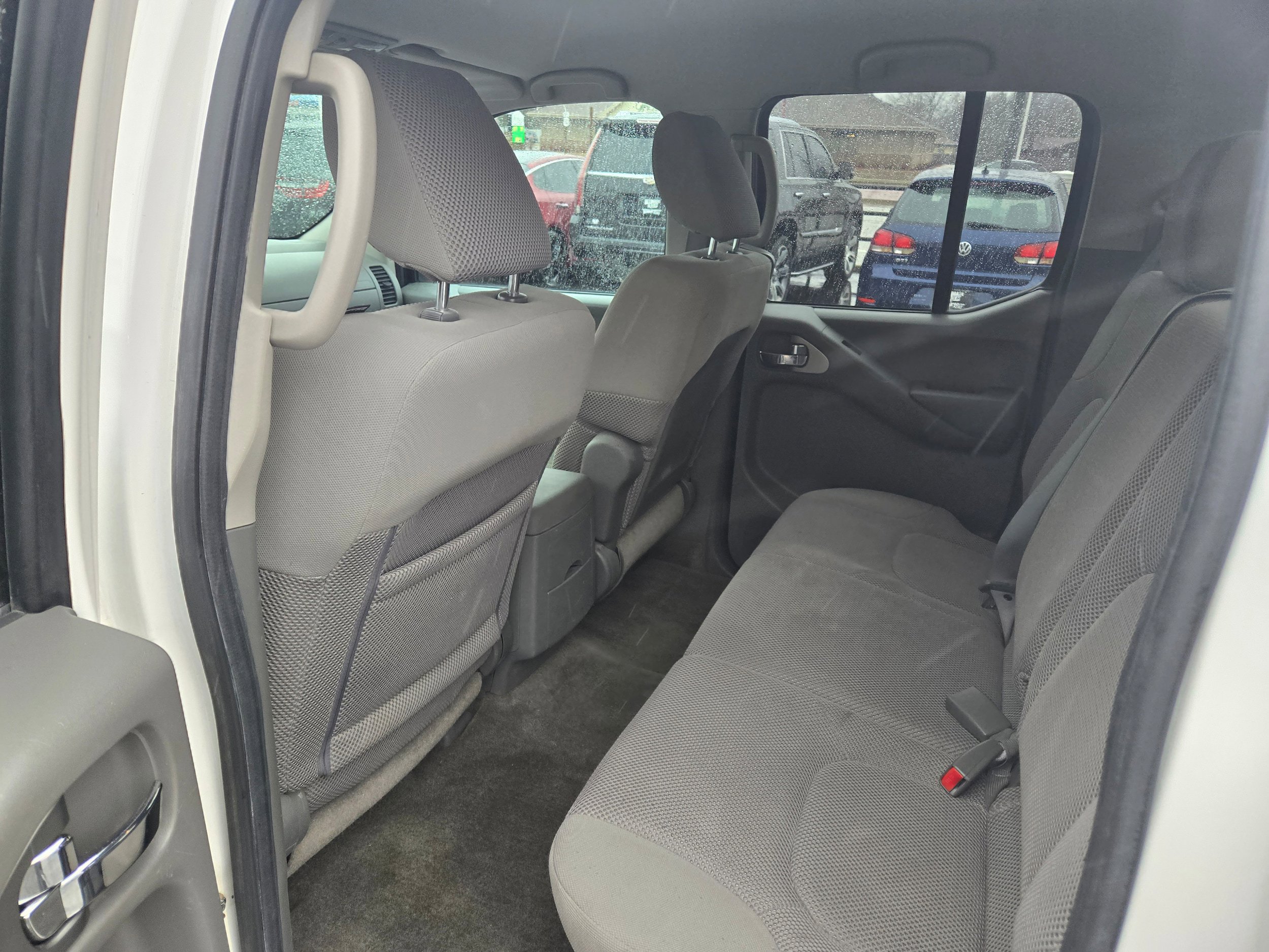Used 2011 Nissan Frontier SV AWD/4WD image 8