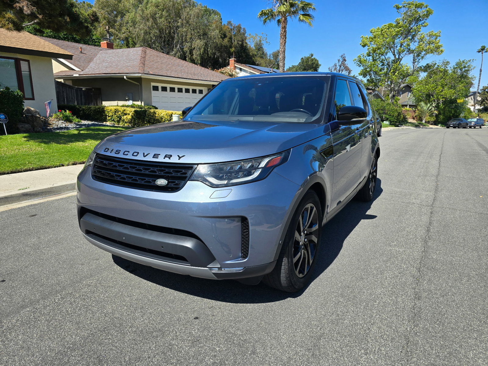 Used 2018 Land Rover Discovery HSE AWD/4WD image 1