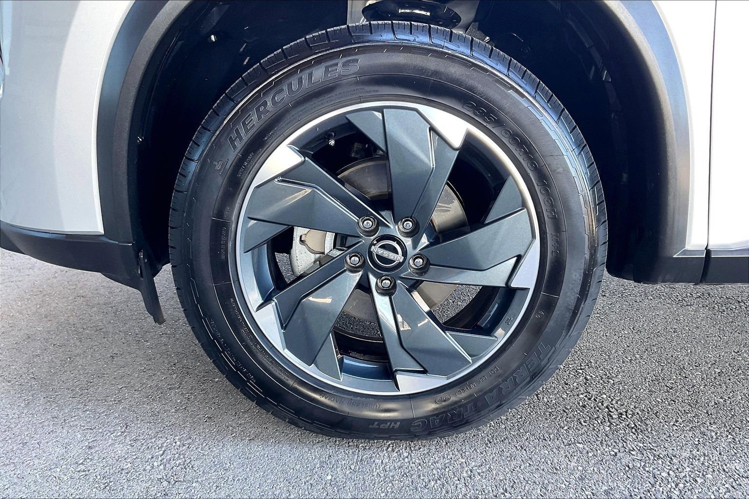 Used 2024 Nissan Rogue SV image 22