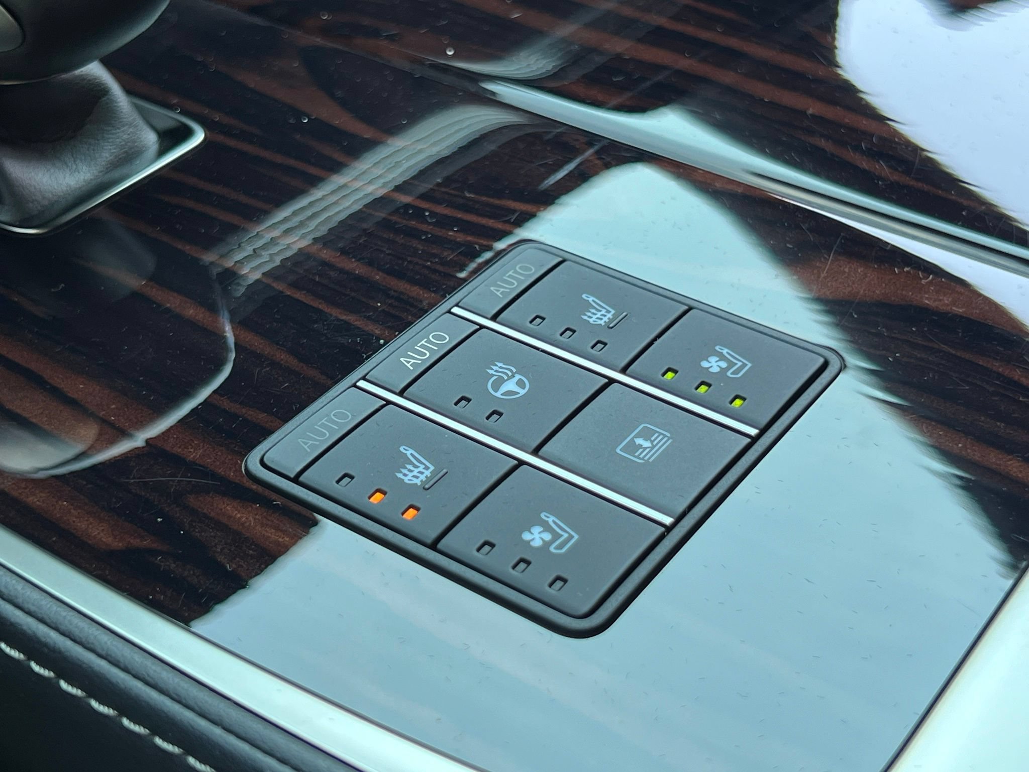 Used 2024 Lexus LS 500 AWD w/ Luxury Package image 30