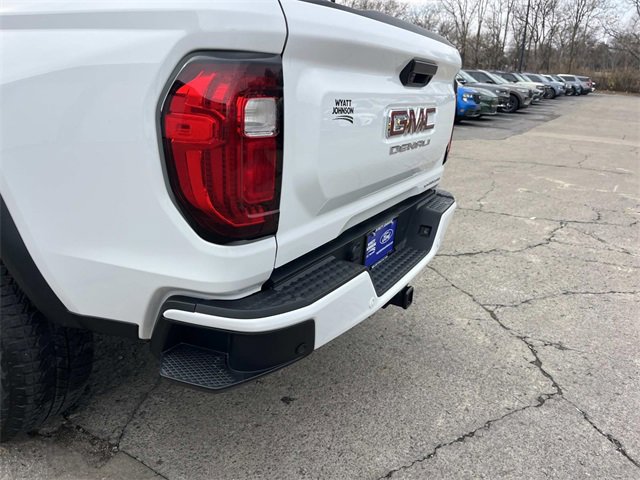 Used 2024 GMC Canyon Denali image 10