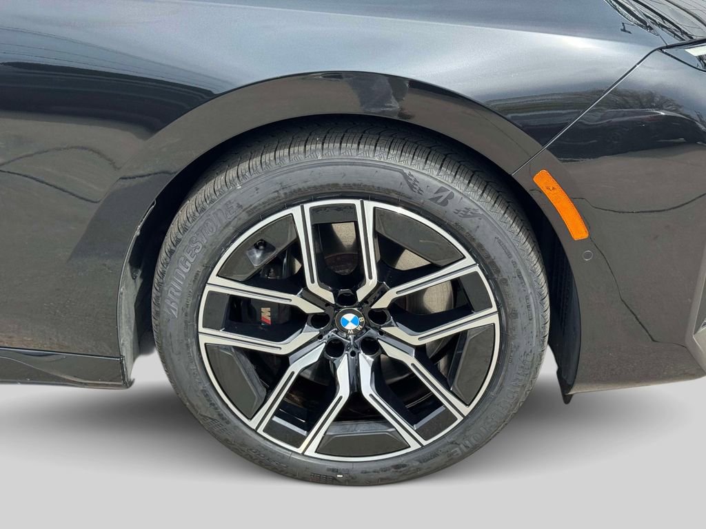 Certified 2023 BMW 760i xDrive w/ Luxury Rear Seating Package AWD/4WD image 9