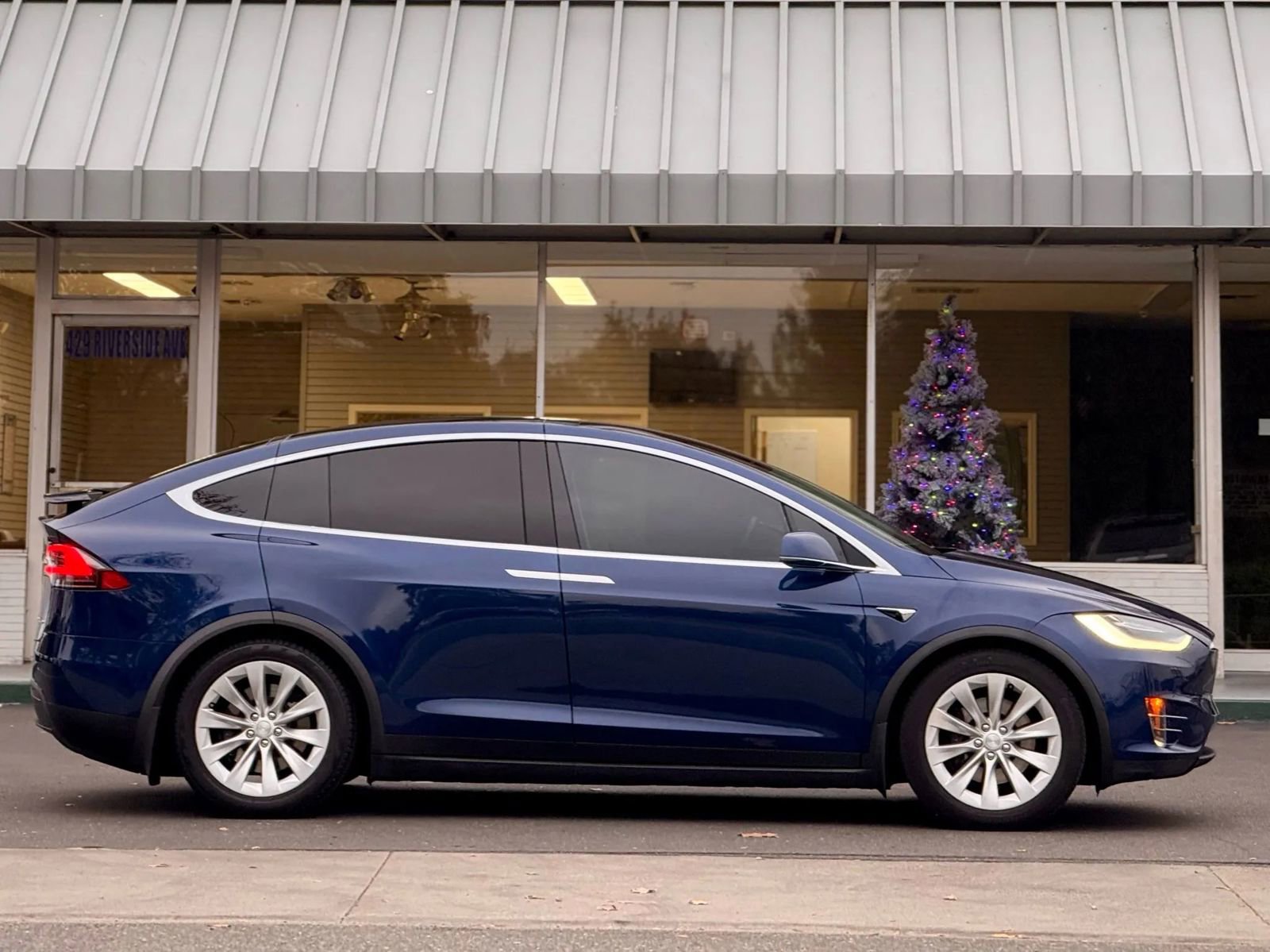 Used 2016 Tesla Model X 75D image 5