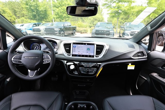 New 2027 Chrysler Pacifica Select FWD image 33